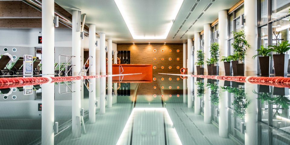 Niewątpliwą atrakcją hotelowego Aquacenter jest pełnowymiarowy basen pływacki
