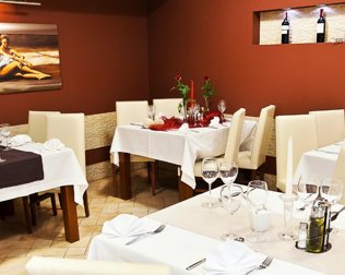 Hotelowa Restauracja serwuje dania kuchni śródziemnomorskiej