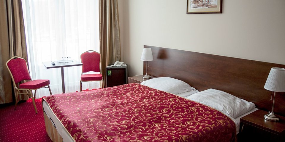 Komfortowe pokoje są urządzone z dbałością o wygodę gości