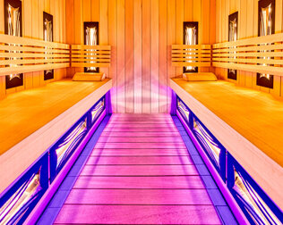 Z saun także można skorzystać wieczorową porą