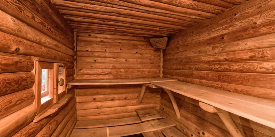 Oprócz tego można skorzystać z sauny suchej i łaźni parowej