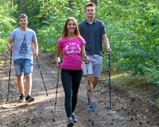 Można również wybrać się na piesze wycieczki z kijkami Nordic Walking