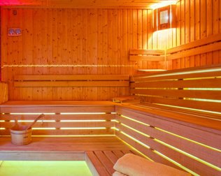 W strefie saun znajduje się m.in. sauna fińska, kabina infrared