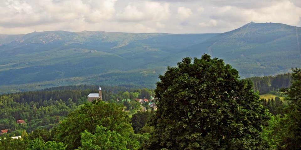 Szklarska Poręba jest położona w pasmie górskim Karkonoszy