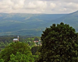 Szklarska Poręba jest położona w pasmie górskim Karkonoszy