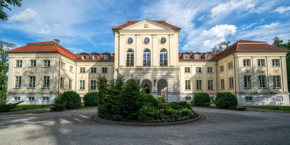Zabytkowy pałac został odnowiony na początku XXI wieku