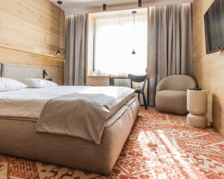 Nowoczesne pokoje klasy premium zapewniają wysoki komfort pobytu