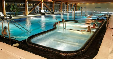 Doris SPA posiada nowoczesny kompleks z 25 m basenem i basenem solankowym