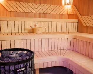 W strefie saun znajdują się m.in. sauny suche - cedrowa i sosnowa