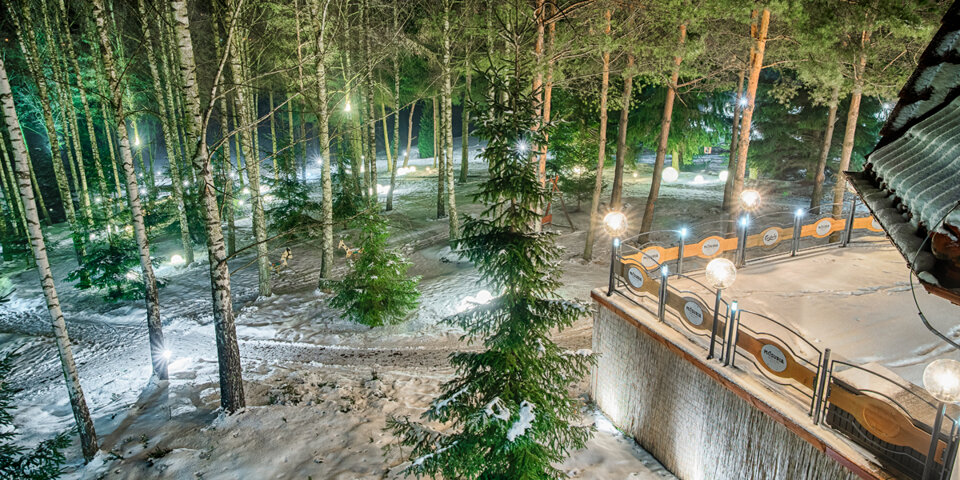 Klimatyczne oświetlenie uprzyjemnia wieczorne spacery