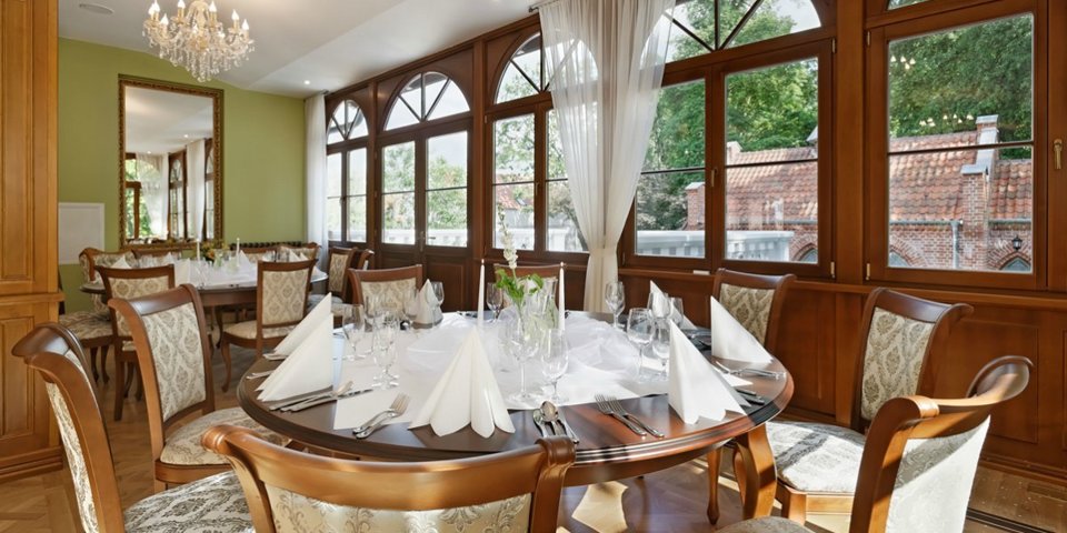 W pałacowej oranżerii także działa restauracja