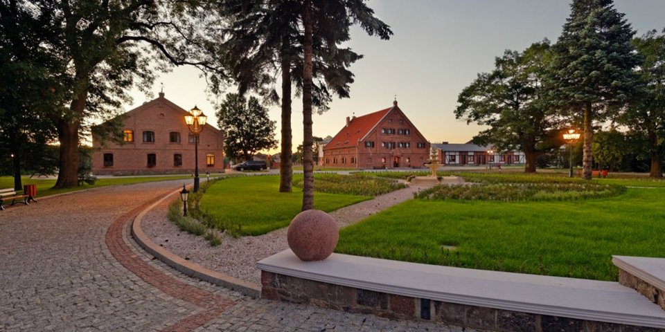 Nie tylko budynki, ale cały teren kompleksu został przepięknie urządzony
