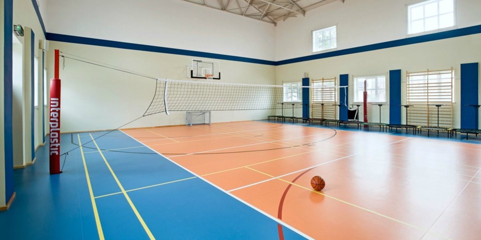 Sala gimnastyczna pozwala na profesjonalne uprawianie sportów