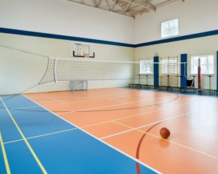 Sala gimnastyczna pozwala na profesjonalne uprawianie sportów
