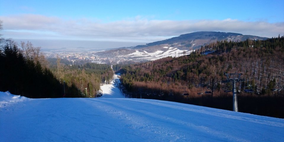 Najbliższy wyciąg narciarski Zlate Hory mieści się 10 km od obiektu