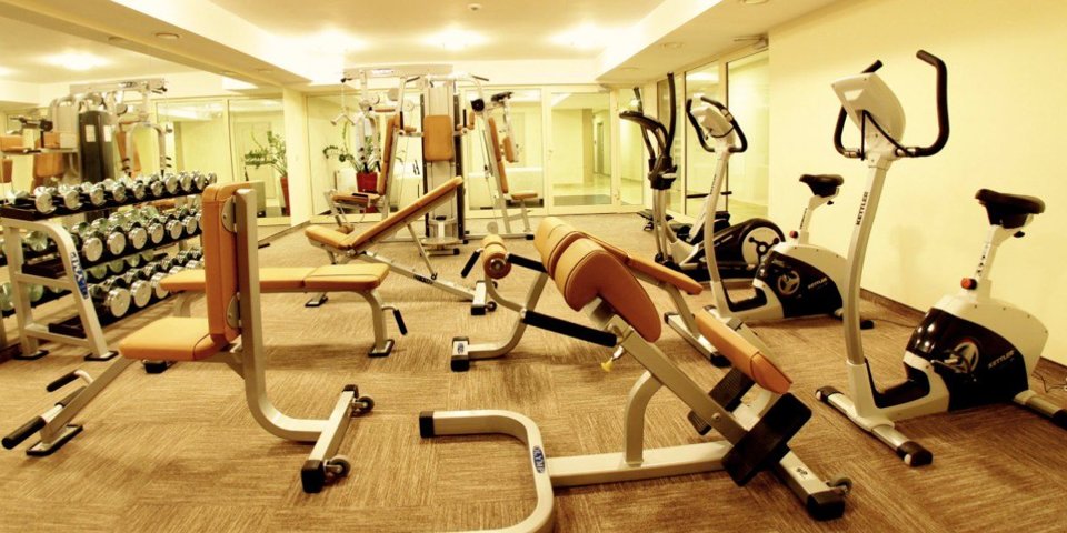 Aktywni fizycznie goście mogą skorzystać z dobrze wyposażonej siłowni