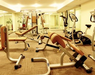 Aktywni fizycznie goście mogą skorzystać z dobrze wyposażonej siłowni