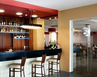 Kulinarną ofertę hotelu uzupełnia lobby bar