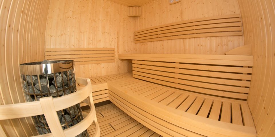 Dla gości dostępna jest także sauna sucha oraz łaźnia parowa