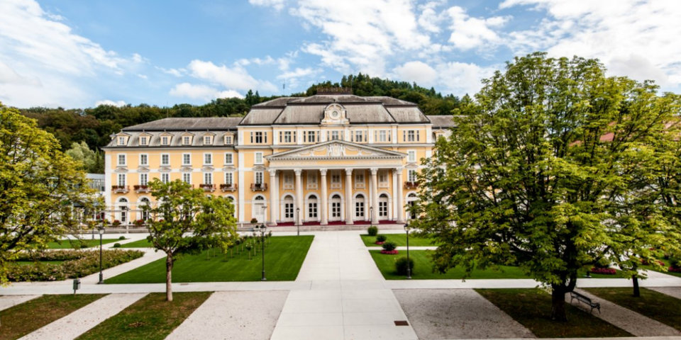 Hotel Grand Rogaska**** zachwyca niezwykłą architekturą i malowniczym otoczeniem