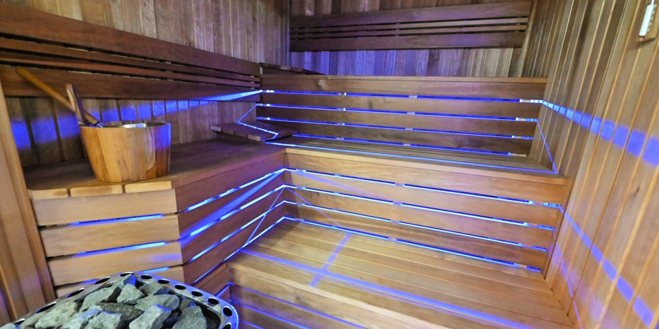 W strefie wellness goście mogą skorzystać z sauny fińskiej