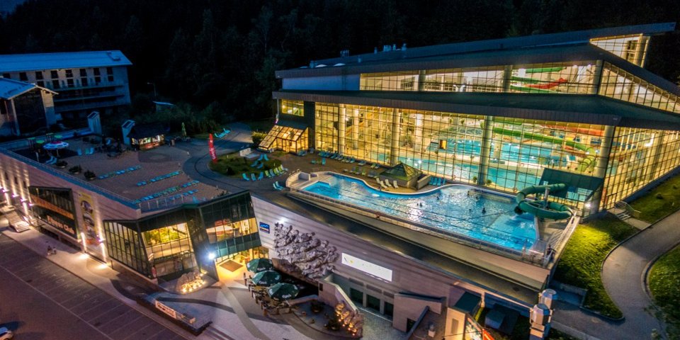 Hotel Aquarion Family&Friends jest połączony korytarzem z Termami Zakopiańskimi