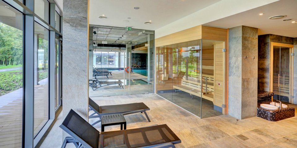 Seans w saunie pozwala się odprężyć i zrelaksować