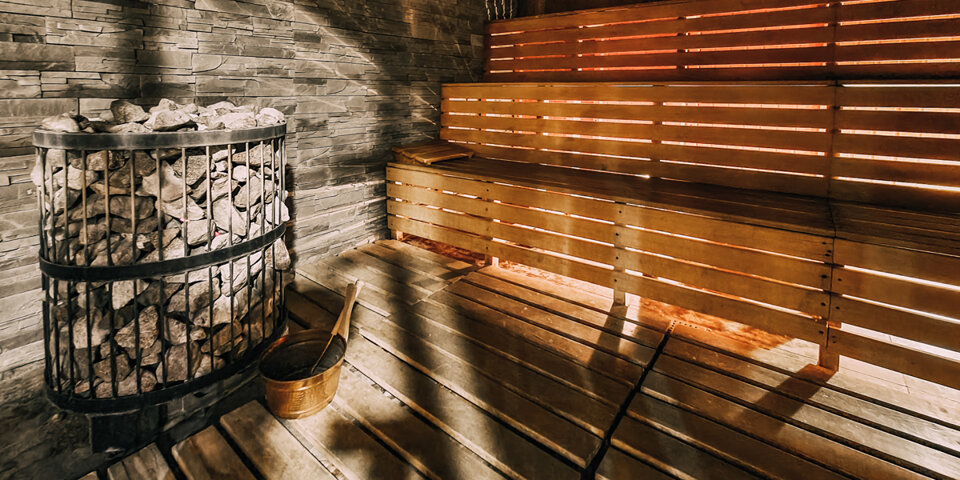 Goście mogą zrelaksować się w saunie oraz jacuzzi