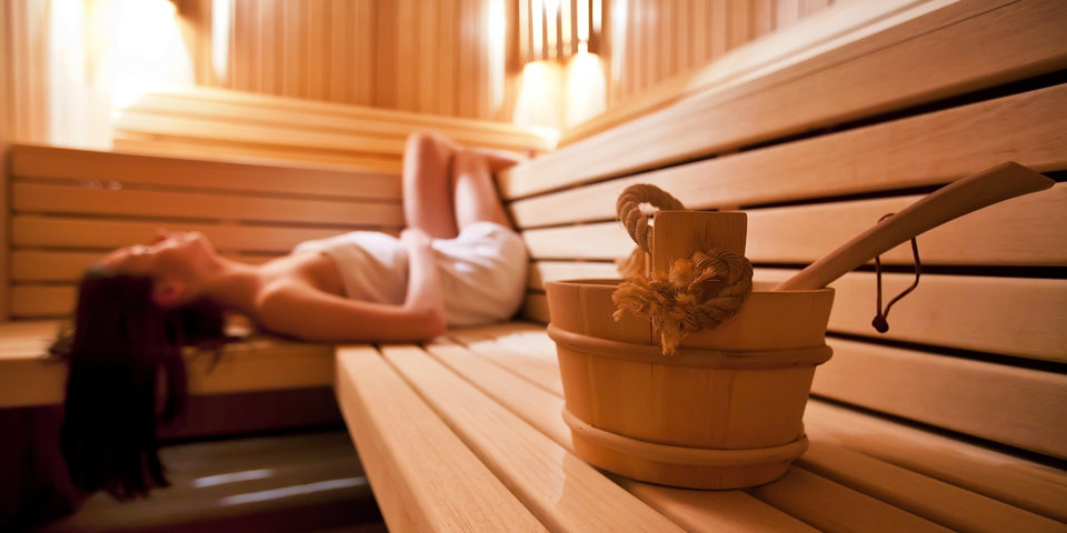 Goście mogą skorzystać z sauny fińskiej oraz łaźni parowej