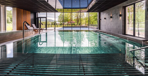 Caryńska Resort posiada nowoczesny kryty basen