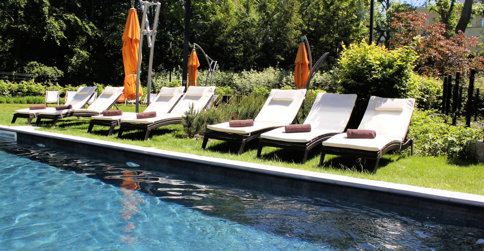 W sezonie letnim hotel udostępnia zewnętrzny basen