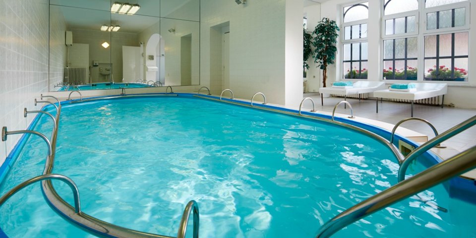 Hotel Lesni Zatisi*** posiada centrum wellness z basenem