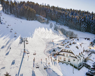 Sąsiedztwo stoku narciarskiego to duży atut obiektu