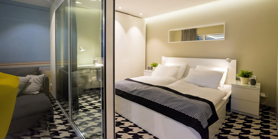 W apartamentach standard dostępne są łóżka podwójne i rozkładane sofy