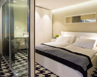 W apartamentach standard dostępne są łóżka podwójne i rozkładane sofy
