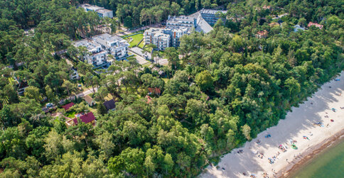 Lokalizacja resortu tuż przy plaży sprzyja wypoczynkowi nad morzem