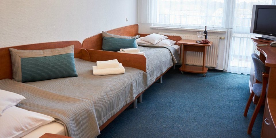 W pokojach Standard znajdują się dwa pojedyncze wygodne łóżka