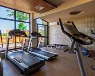 Osoby lubiące aktywność fizyczną mają do swojej dyspozycji salę fitness
