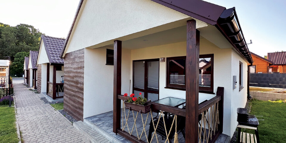 Domki spełniają standardy domu mieszkalnego i są w pełni wyposażone