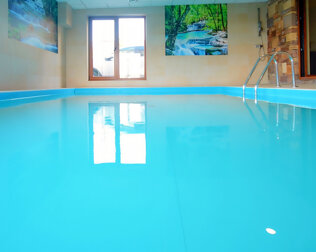 Pensjonat Amberia posiada zewnętrzny oraz wewnętrzny basen