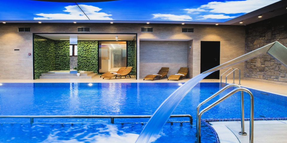 Hotel posiada nowoczesne centrum rekreacji z basenem i SPA