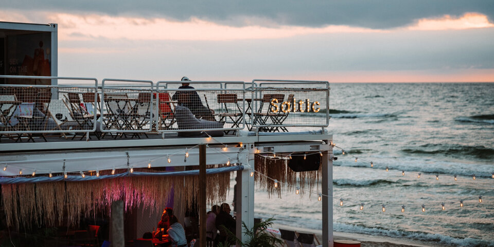 Hotel posiada swój Beach Bar na plaży nad Bałtykiem