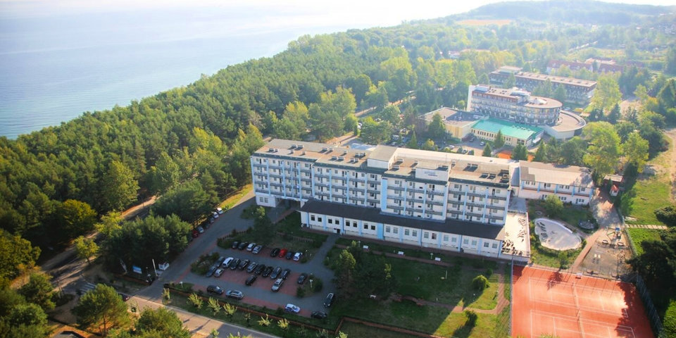 Hotel Astor położony jest w Jastrzębiej Górze jedynie 100 m od morza